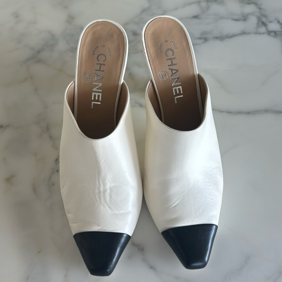 Chanel interlocking CC logo leather mules - Picture 1 of 6